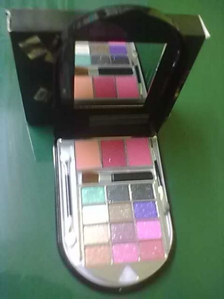 KIT PRÁTICO DE MAQUIAGEM ANY COLOR!